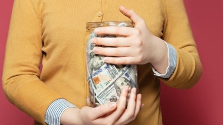 داشتن پس انداز جاری یک استراتژی مدیریت مالی شخصی است